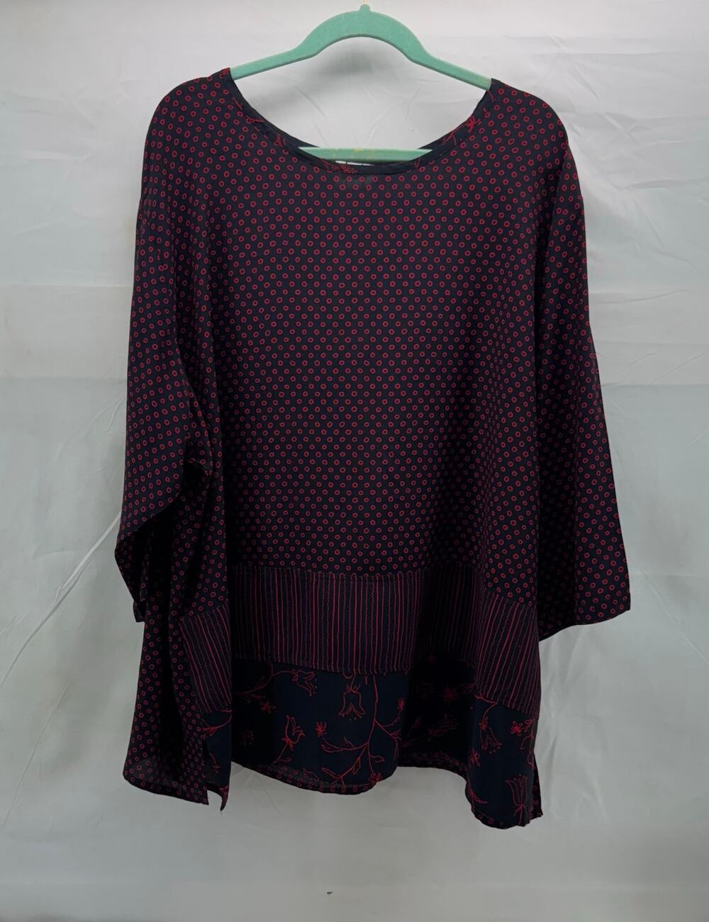Vintage Tcpestry womenโs 2X/3X navy blouse
